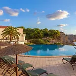 Ξενοδοχείο με διαμερίσματα White Sands Club Arenal d'en Castell